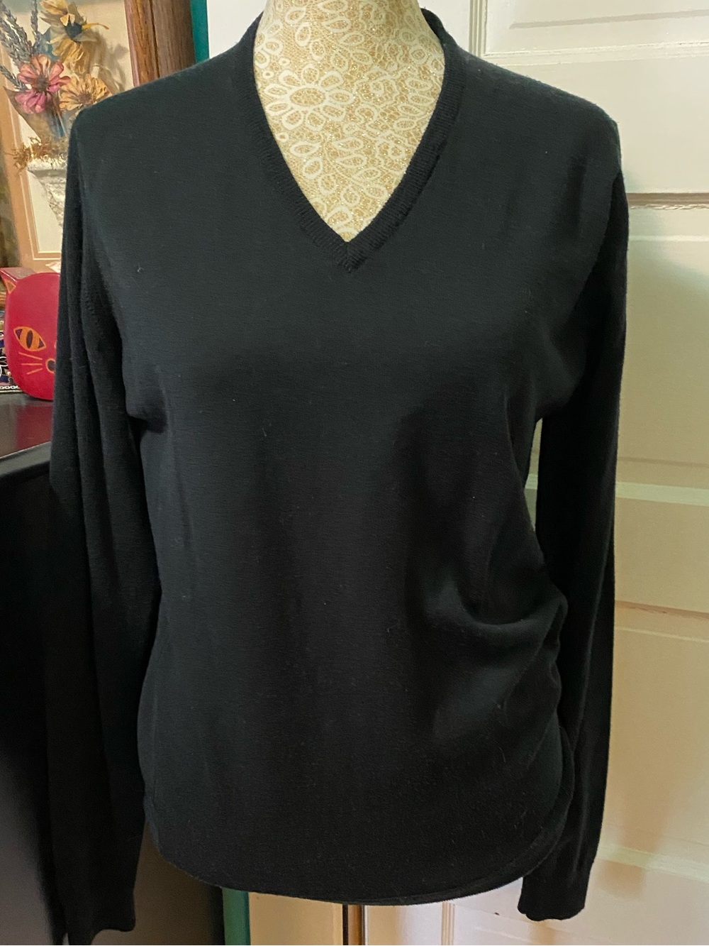 John Smedley Black V-Neck merino Wool Sweater lightweight sz Medium